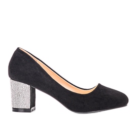 Schwarze Pumps auf Goyals Post