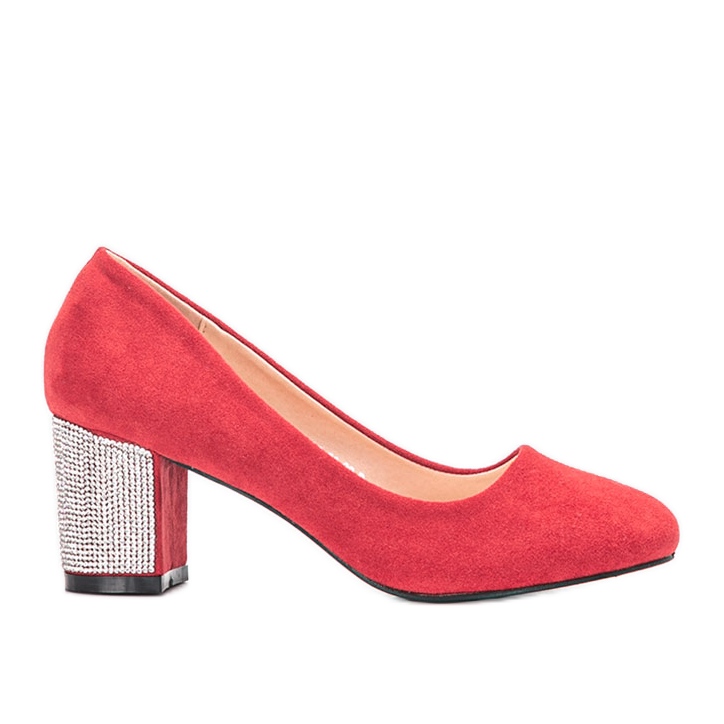 Rote Pumps auf Goyals Post