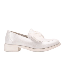 Weiße Brogues mit Bizier-Schleife