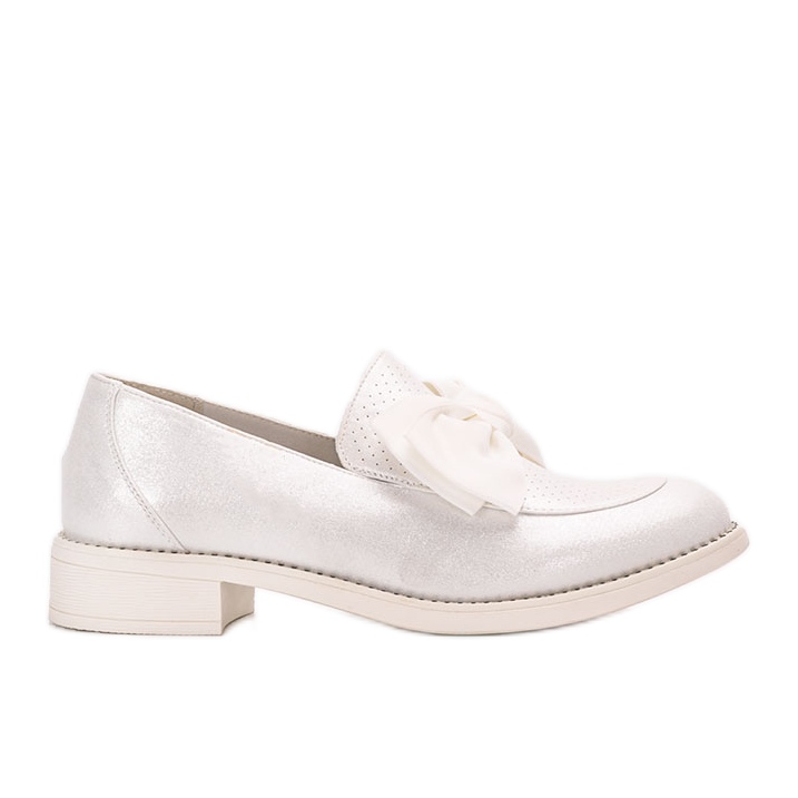 Weiße Brogues mit Bizier-Schleife