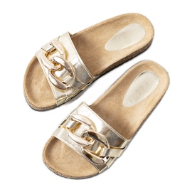 Goldene Hausschuhe mit Derbi-Kette