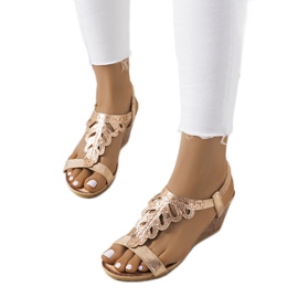 Goldene Keilsandalen von Parel