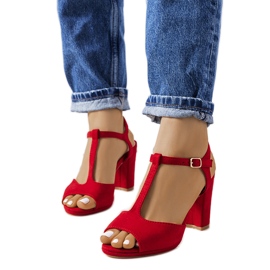 Rote Pumps an der Harvey-Post