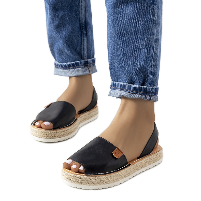 Schwarze Espadrilles auf der Plattform Verdam