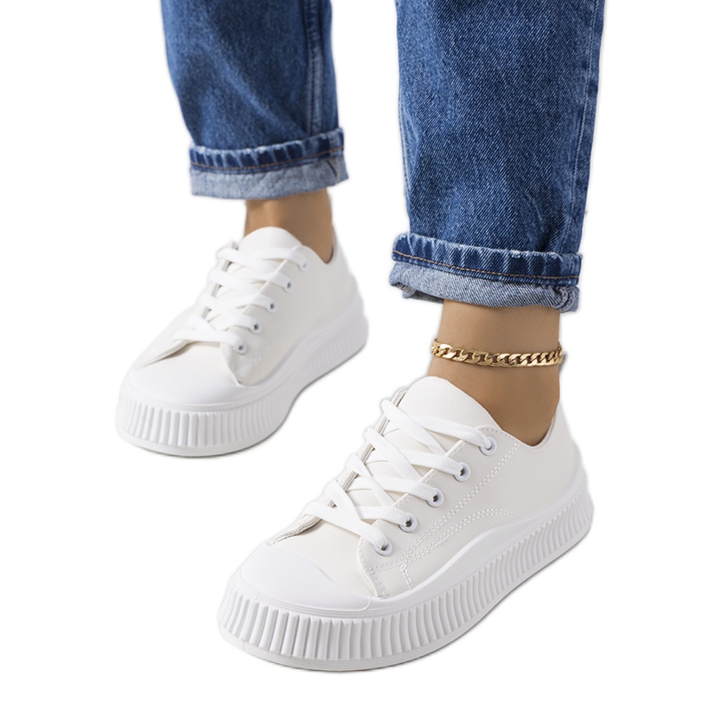 Beige Turnschuhe auf der Zargan-Plattform