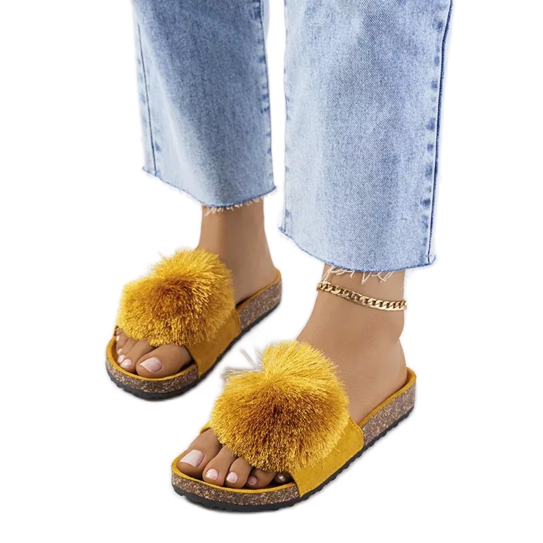 Gelbe Flip-Flops auf der Rett-Korksohle