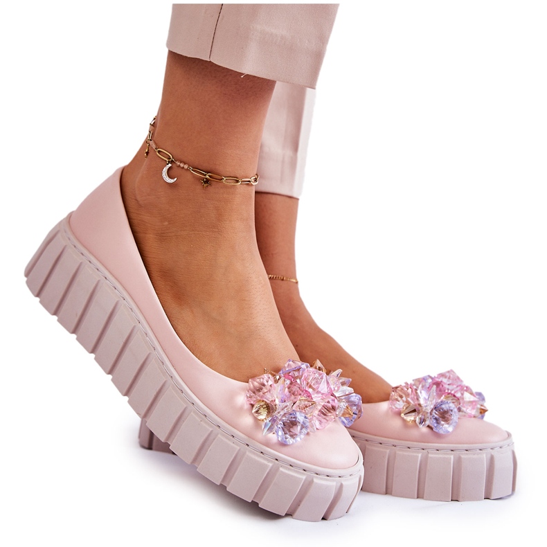 PA2 Lederballerinas auf einer Plattform mit einer bunten rosafarbenen Ladette-Dekoration