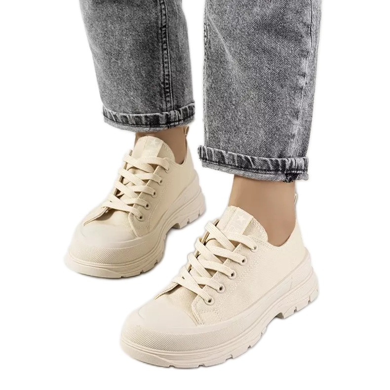 Beige Turnschuhe mit dicker Beat-Sohle