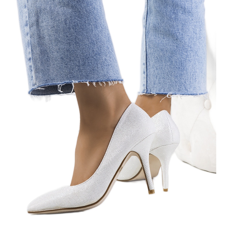 Glänzende weiße Macerra-Absätze