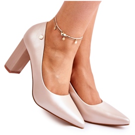 Vinceza Lederpumps an einer Stange in Spitz Beige Larea