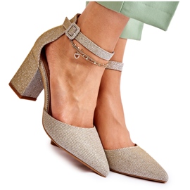 WS1 Glänzende Pumps auf der goldenen Amira-Bar