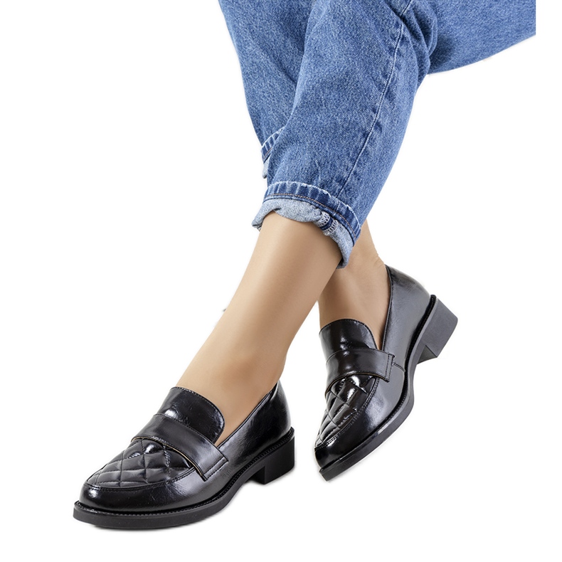 Alexans schwarze Slipper