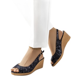 Keilsandalen von Beldesa in Schwarz