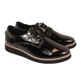 Damenschuhe aus schwarzem Lackleder Filippo