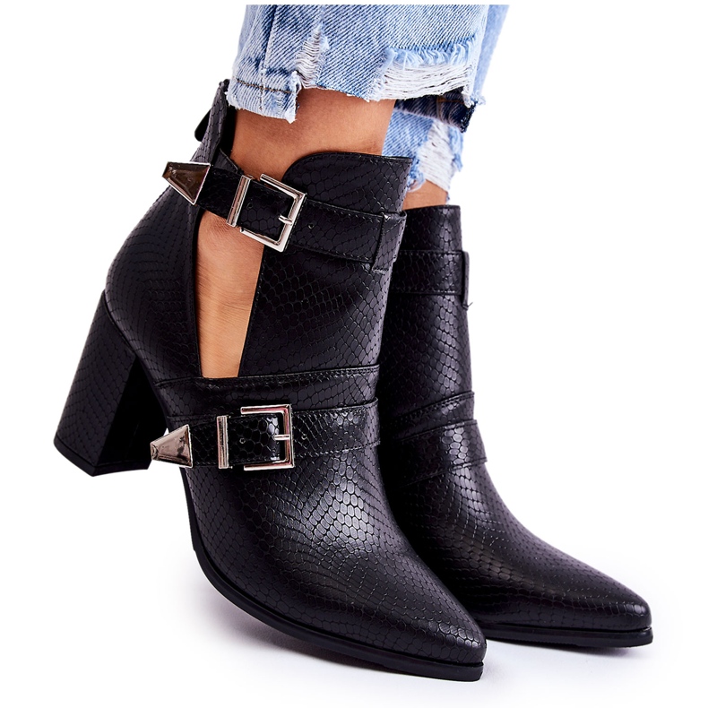 WJ2 Modische Stiefel auf einem Pfosten mit Ausschnitten schwarz suelo