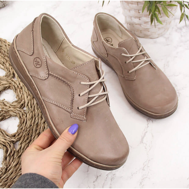 Bequeme Damenschuhe aus Leder in Beige Helios 715