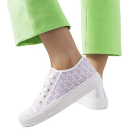 Chelms weiße und lila Turnschuhe