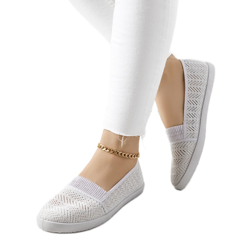 BM Marias graue durchbrochene Turnschuhe