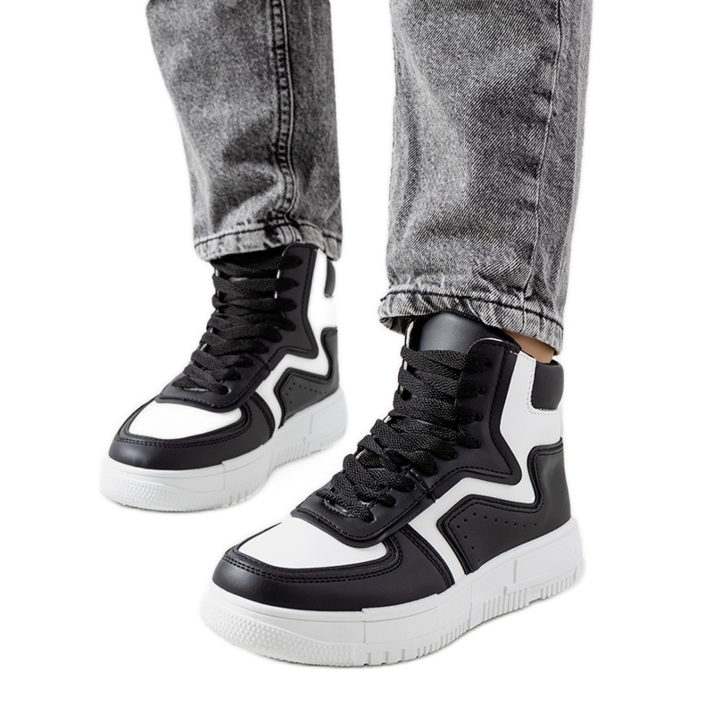 Knöchelturnschuhe in Schwarz mit Rosen