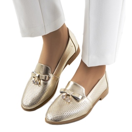 Goldene durchbrochene Loafer aus natürlichem Curi-Leder