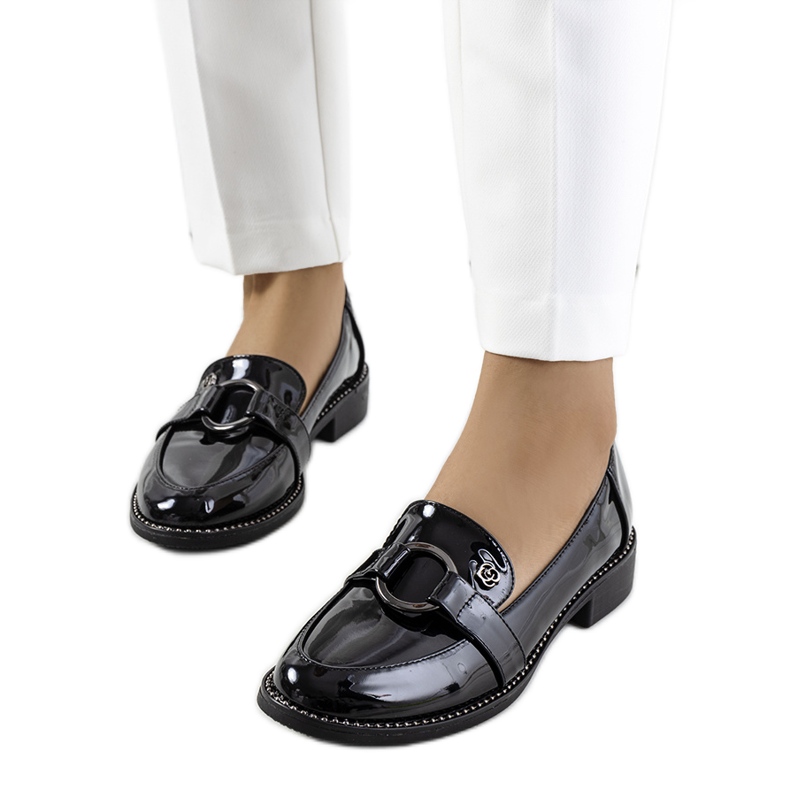 Schwarz lackierte Schuhe von Aveni