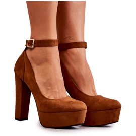 Wildlederpumps auf der Camel Rivia Platform braun