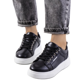 Schwarze Turnschuhe auf dicker Louisiana-Sohle