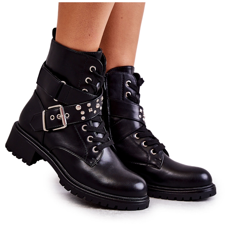 PG1 Schwarze Lanelly Eco-Lederstiefel mit Gürtel und Nieten