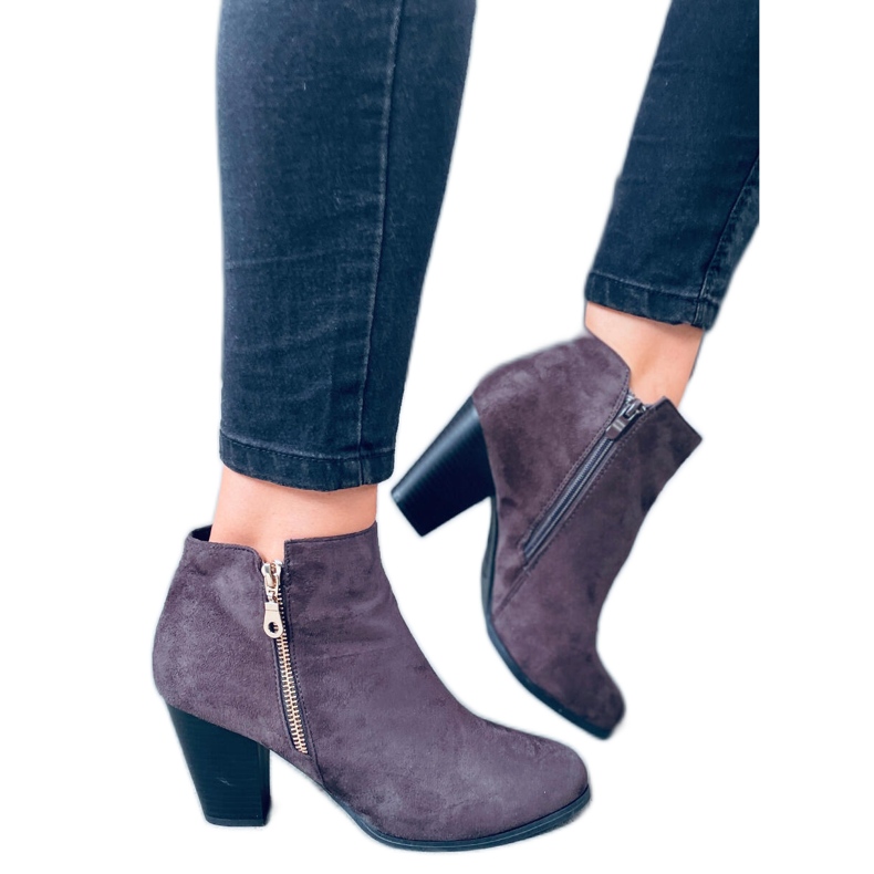 Hochhackige Wildlederstiefel von Antone Grey grau