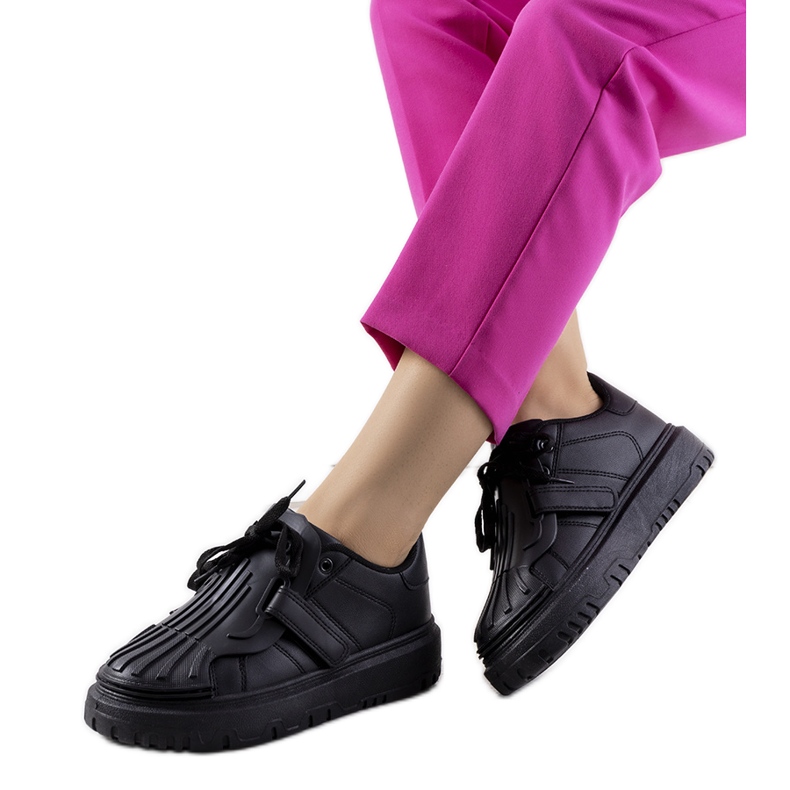 Schwarze Sneaker mit Klettverschluss von Pates