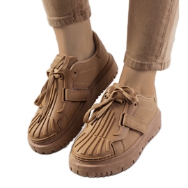 Beige Turnschuhe mit Klettpates