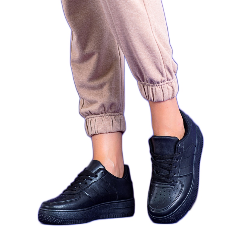 Schwarze Damensportschuhe auf der Shelovet-Plattform