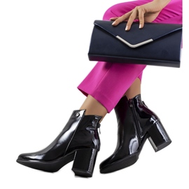 Goldcrest-Stiefel aus schwarzem Lackleder