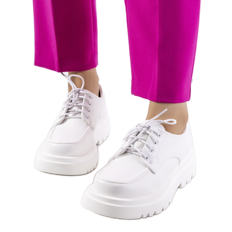 Weiße Oxford-Schuhe von Nunes