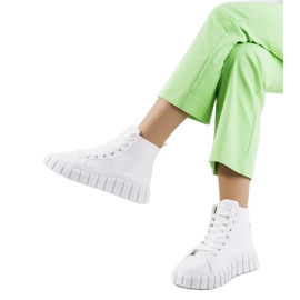 BM Weiße Turnschuhe auf der Horizo-Plattform