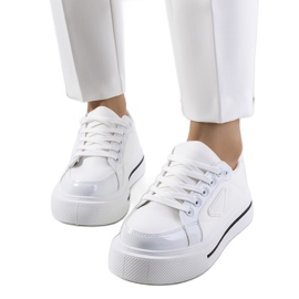 BM Weiße Turnschuhe mit dicker Scrabster-Sohle