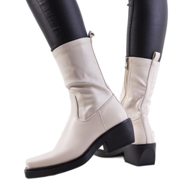 Beige Stiefel mit hohem Absatz von Marisa