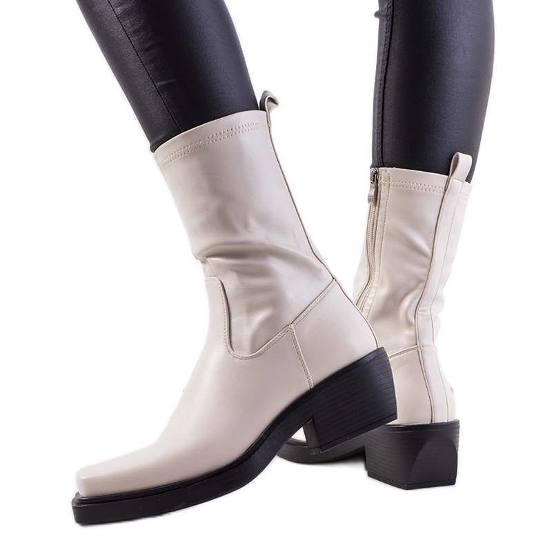 Beige Stiefel mit hohem Absatz von Marisa