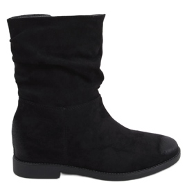 Stiefel auf einem versteckten Bansi Black Wedge schwarz