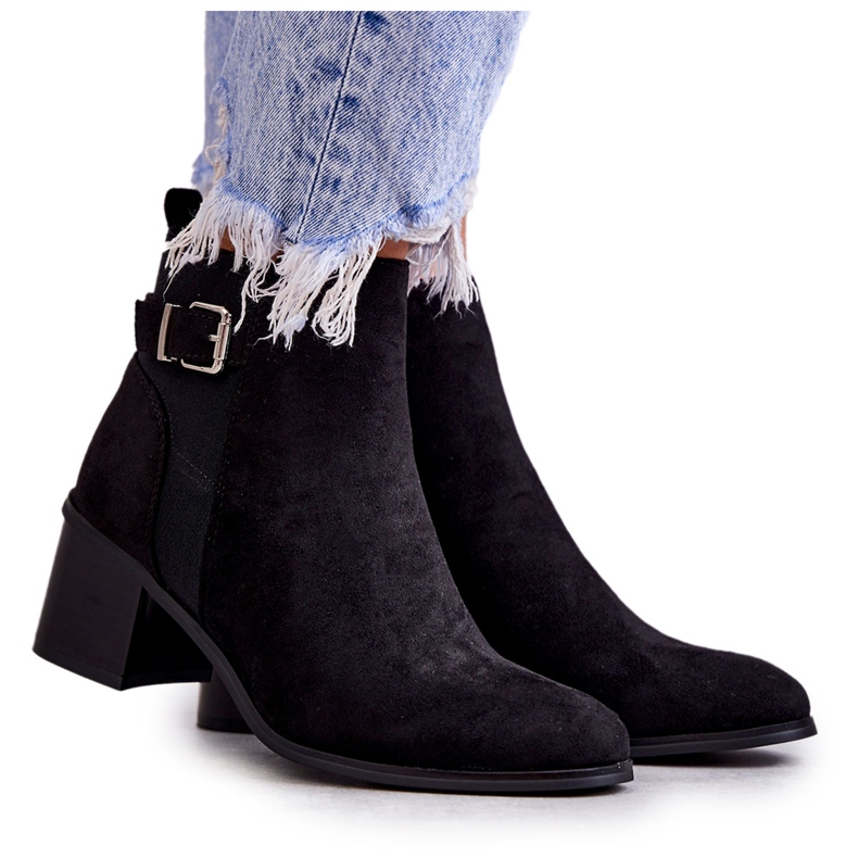 PS1 Wildleder Schwarze Stiefel Auf Einem Posten Schwarz Vannes