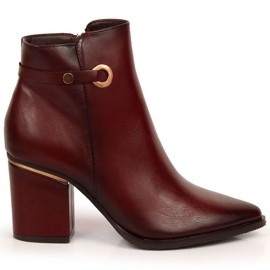 Stiefel auf dem postisolierten Potocki W WOL96B bordeaux rotwein