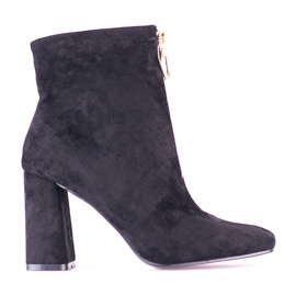 Schwarze Damenstiefel auf dem Shelovet-Posten mit goldenem Reißverschluss