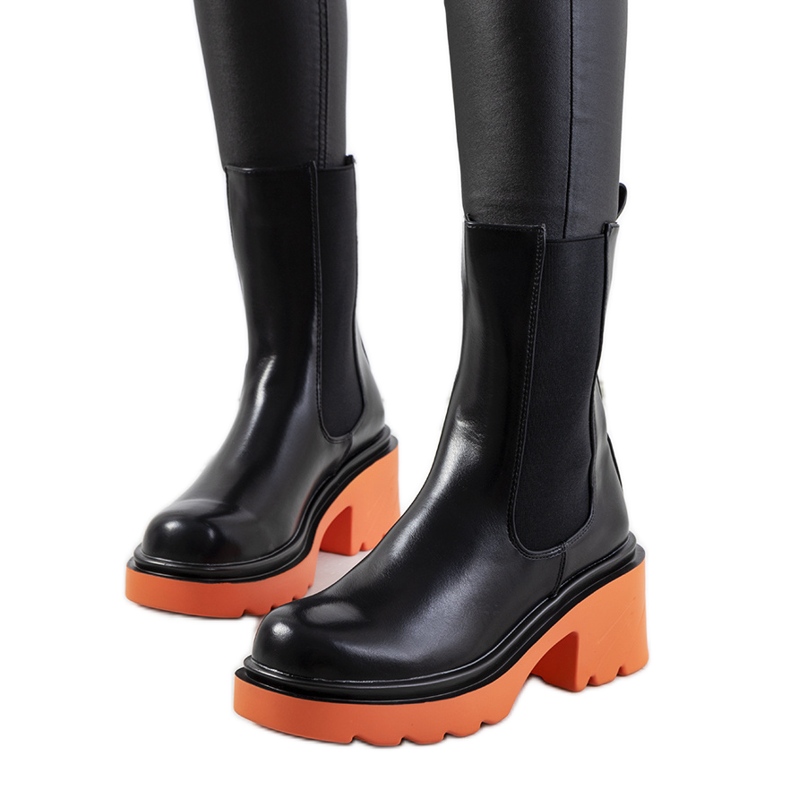 Schwarze Stiefel mit bunter Oito-Sohle