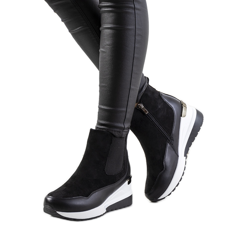 BM Schwarze Arkala isolierte Keilstiefel