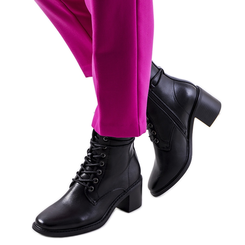 Schwarze Sanlow-Stiefel