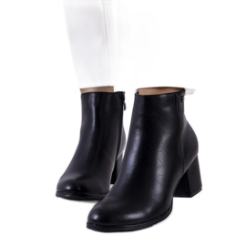 Schwarze Stiefel auf dem Pfosten aus Öko-Leder Durnatel