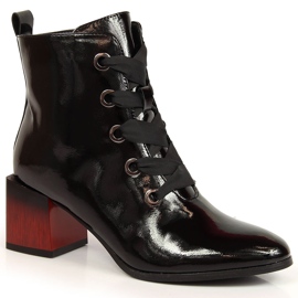 Isolierte Damenstiefel mit dekorativem Potocki WOL99-Absatz schwarz