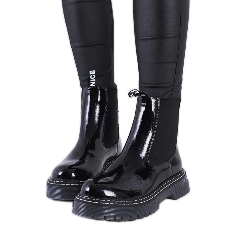 Schwarz lackierte Chelsea Boots von Vido