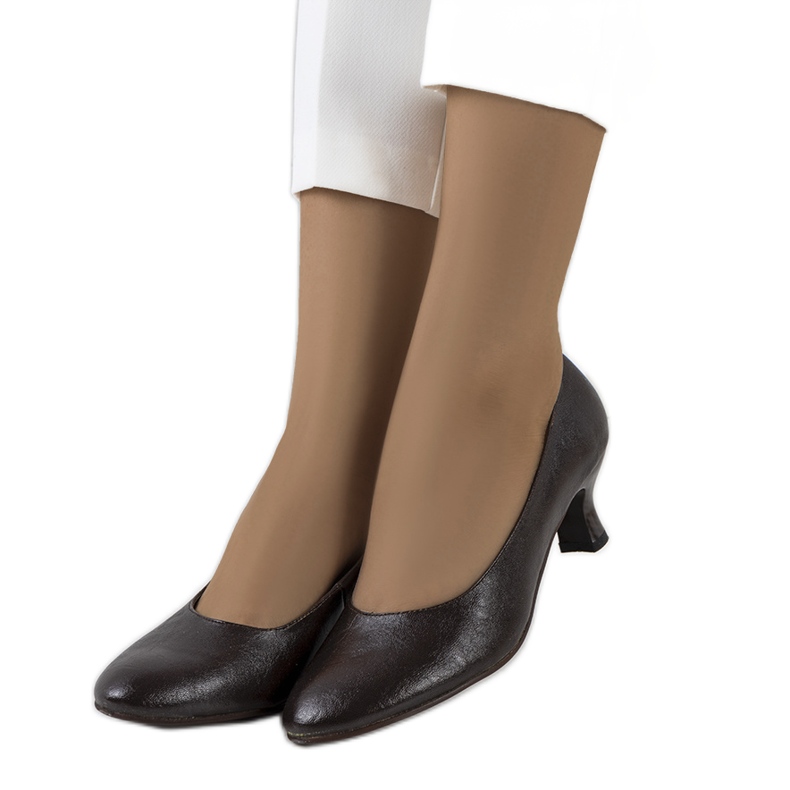 Braune klassische Vinarnik-Pumps