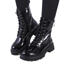 Trapper aus schwarzem Worcester-Kunstleder